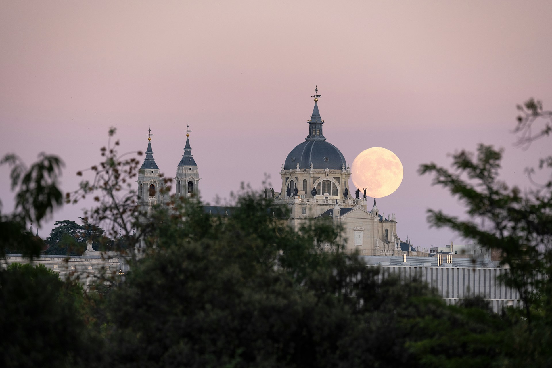 Pleine lune du 2 avril 2026&nbsp;: pourquoi cet &eacute;v&eacute;nement pourrait bouleverser vos relations