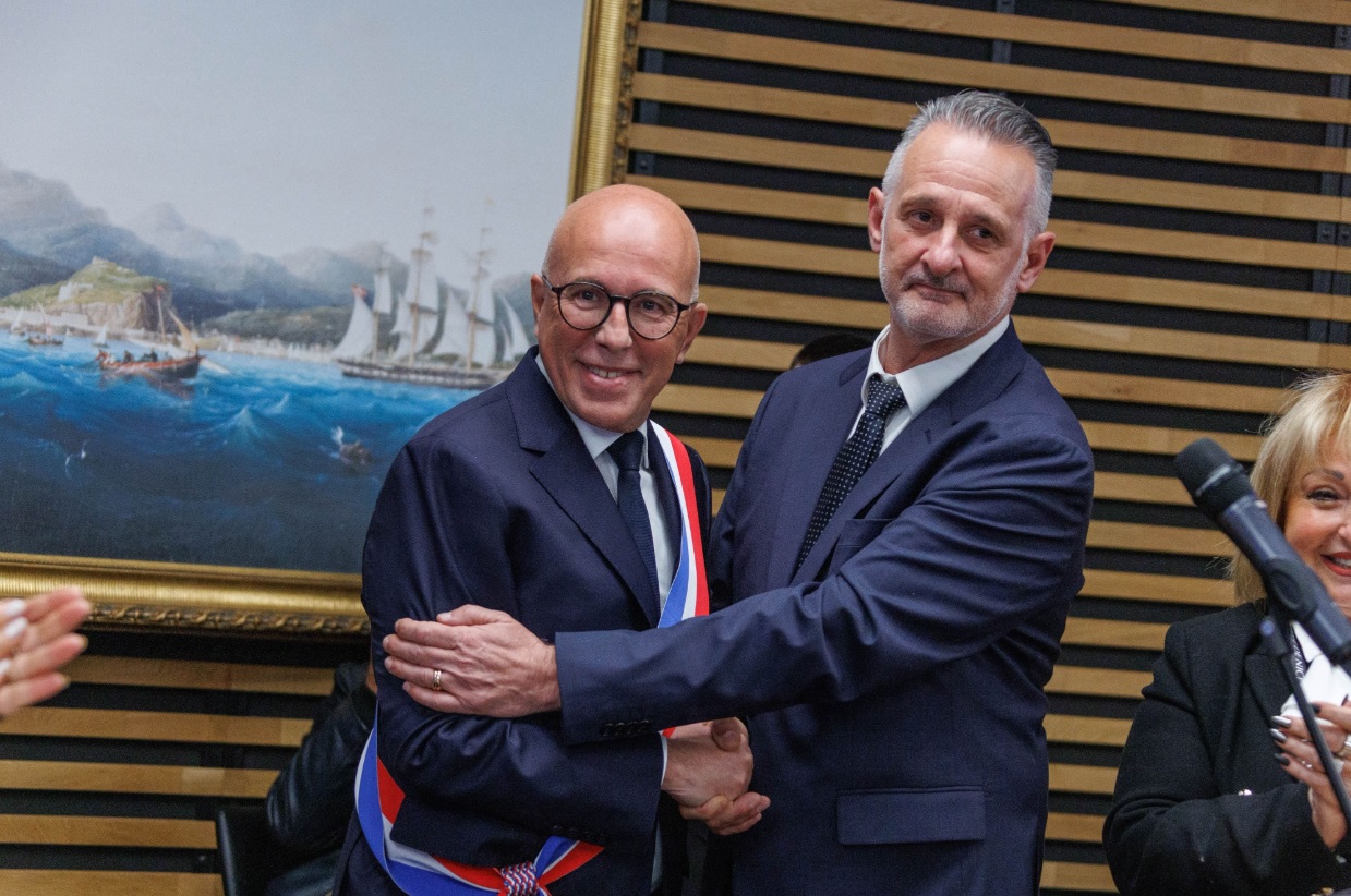 &Eacute;ric Ciotti maire de Nice&nbsp;: pourquoi son &eacute;charpe tricolore mal port&eacute;e lors de l&rsquo;investiture fait d&eacute;j&agrave; pol&eacute;mique