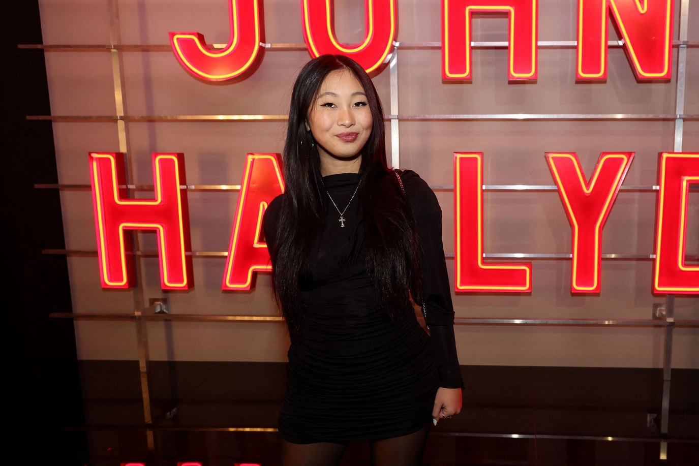 Je t&rsquo;aime pour toujours&nbsp;: Aaron Thomas fait une d&eacute;claration &agrave; Jade Hallyday pour leur premier anniversaire, et les images font fondre les internautes