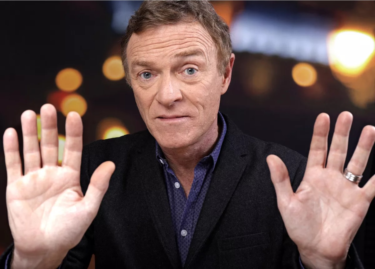 On vous critique en face&nbsp;: Christophe Hondelatte d&eacute;voile l&rsquo;envers du d&eacute;cor du 13h de France 2