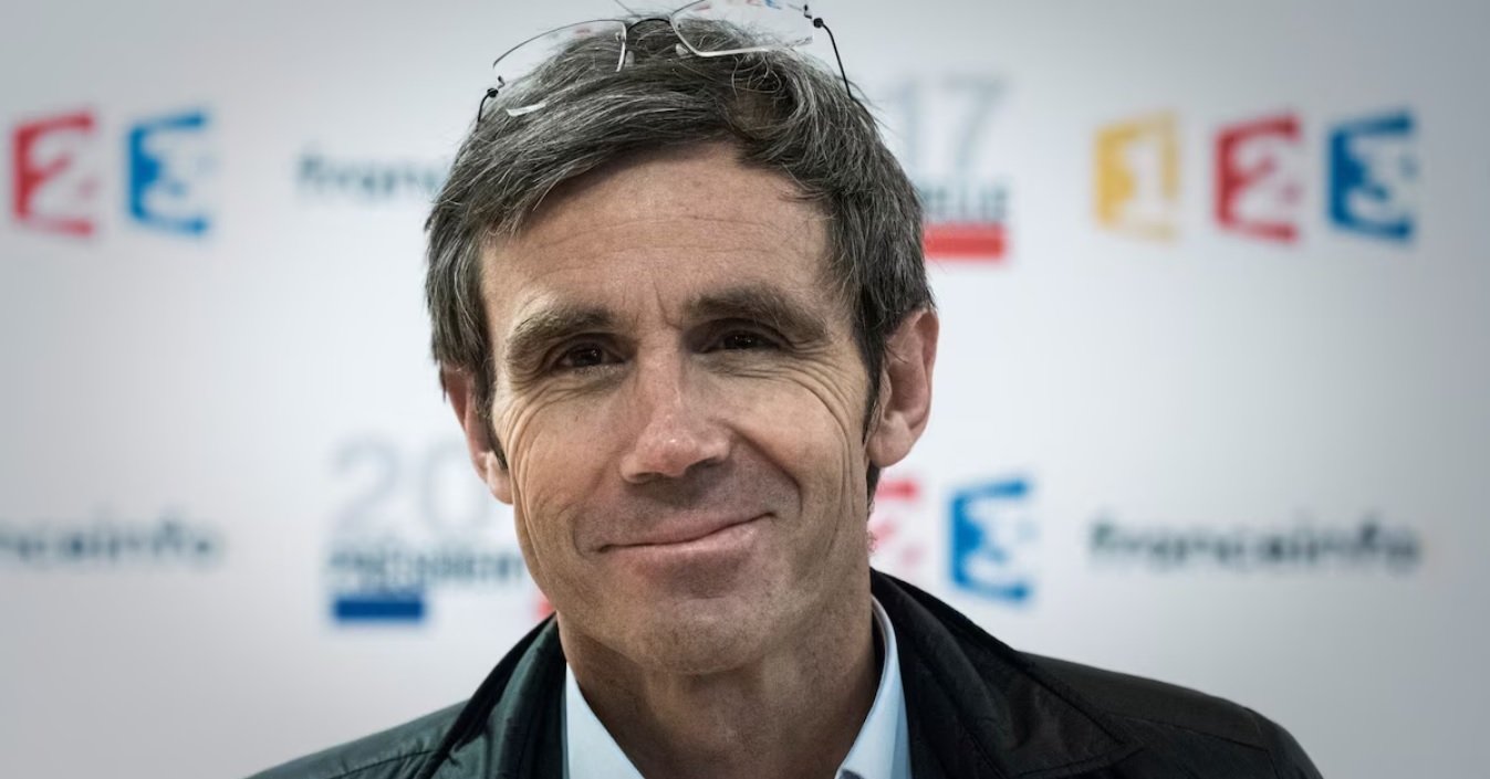 Des femmes m&rsquo;attendaient tous les jours&nbsp;: la face cach&eacute;e inqui&eacute;tante de la vie de David Pujadas au 20 Heures