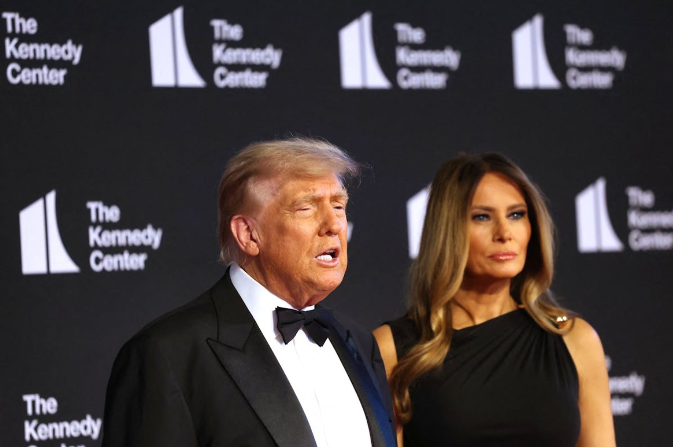 USA, USA face aux hu&eacute;es&nbsp;: ce moment inattendu v&eacute;cu par Donald et Melania Trump &agrave; Washington