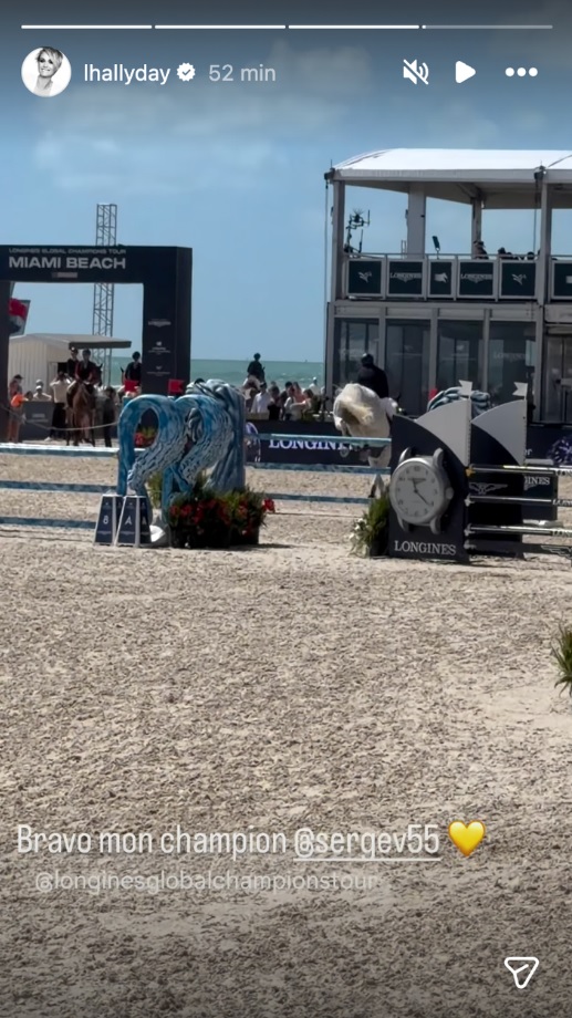 Ce geste en public de Laeticia Hallyday en dit long sur sa relation avec Serge Varsano