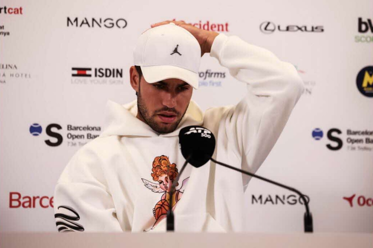 Carlos Alcaraz avec une attelle au poignet&nbsp;: cette apparition qui fait craindre le pire avant Roland-Garros