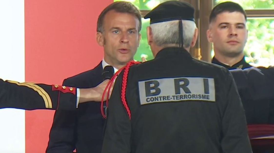 Beaucoup de policiers ont avanc&eacute; dans le Bataclan en pensant qu&rsquo;ils n&rsquo;en reviendraient pas&nbsp;: l&rsquo;hommage bouleversant d&rsquo;Emmanuel Macron aux h&eacute;ros du 13-Novembre