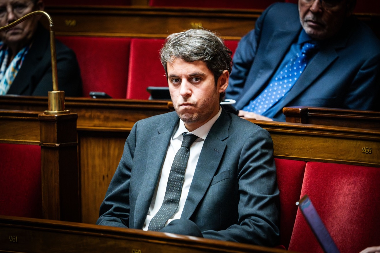 Travail le 1er mai&nbsp;: Le gouvernement a c&eacute;d&eacute; devant la CGT et certains partis de gauche en retirant le texte, ce retrait qui fait sortir Gabriel Attal de sa r&eacute;serve