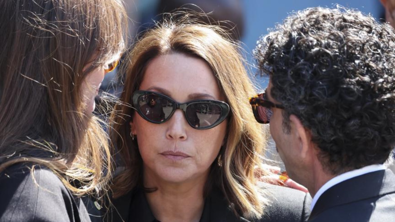 Obs&egrave;ques de Nathalie Baye&nbsp;: le moment o&ugrave; Laura Smet a pris la parole a fig&eacute; toute l&rsquo;&eacute;glise
