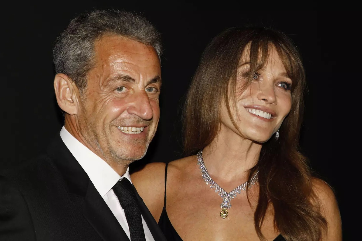 Il transpirait, il ne savait plus o&ugrave; il &eacute;tait&nbsp;: ce moment tr&egrave;s pr&eacute;cis o&ugrave; Nicolas Sarkozy a craqu&eacute; devant Carla Bruni