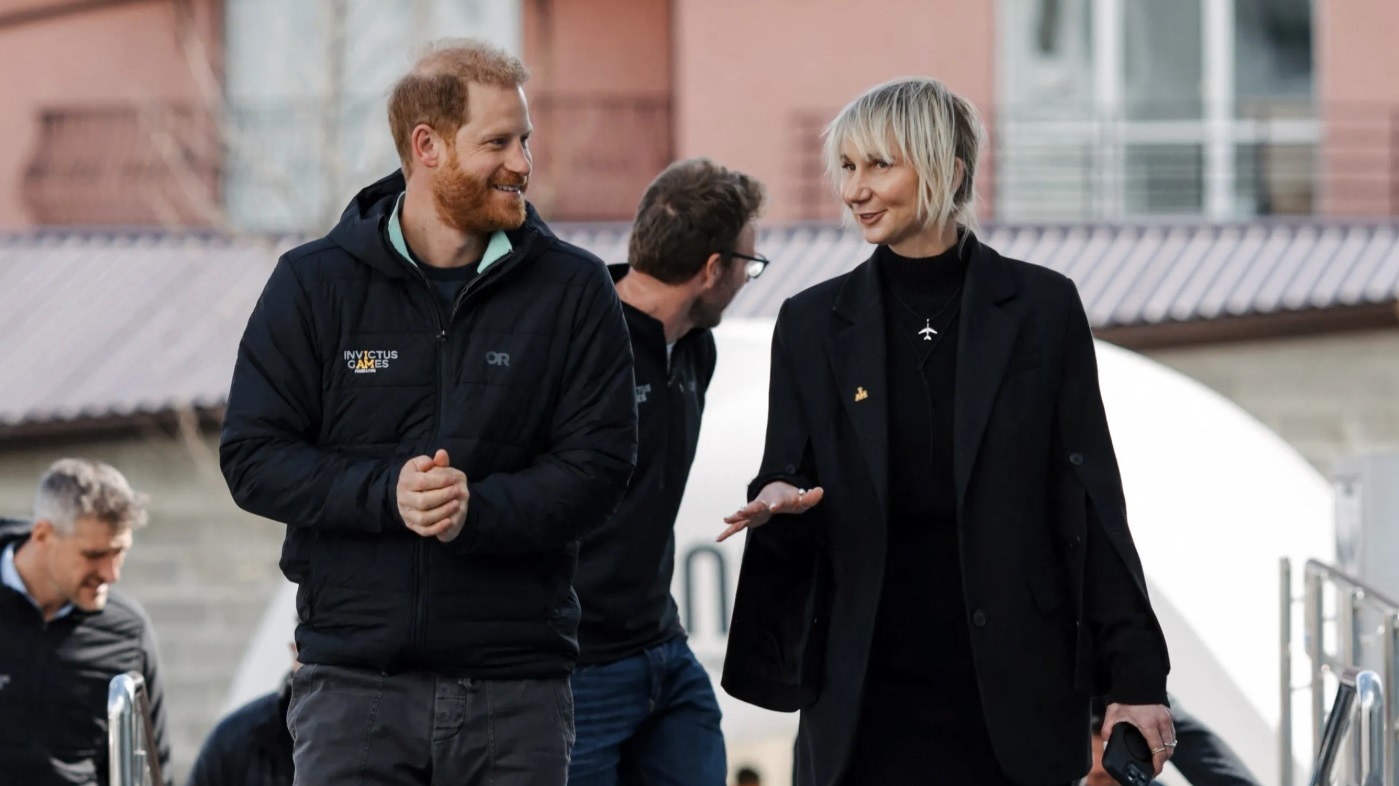 Seul, de nuit, sans Meghan&nbsp;: l&rsquo;arriv&eacute;e secr&egrave;te du prince Harry &agrave; Kiev qui intrigue