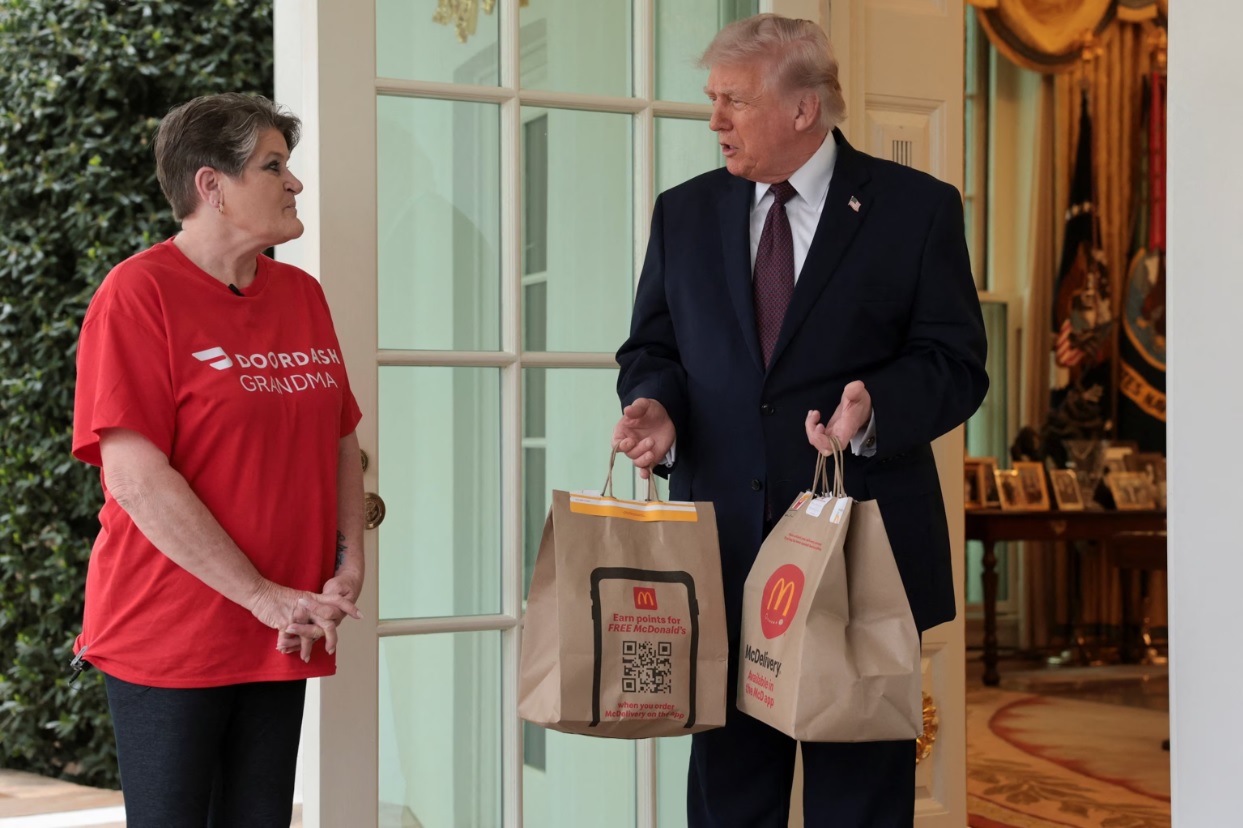 Donald Trump face &agrave; une livreuse McDonald&rsquo;s&nbsp;: cet &eacute;change film&eacute; ne se passe pas comme pr&eacute;vu