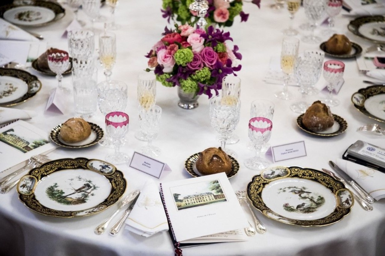 Pendant des mois, personne ne s&rsquo;en est aper&ccedil;u&nbsp;: ce d&eacute;tail troublant dans les vols &agrave; l&rsquo;&Eacute;lys&eacute;e interroge