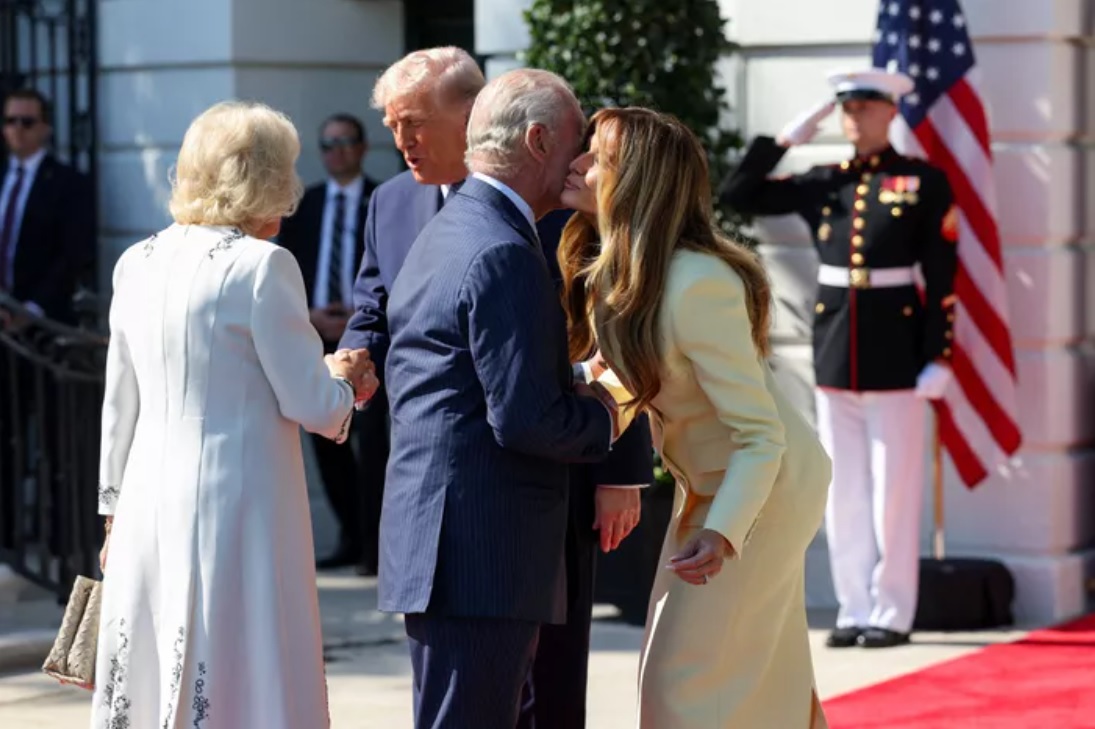 Charles III re&ccedil;u par Donald Trump&nbsp;: ce geste inattendu &agrave; la Maison-Blanche qui enfreint le protocole royal
