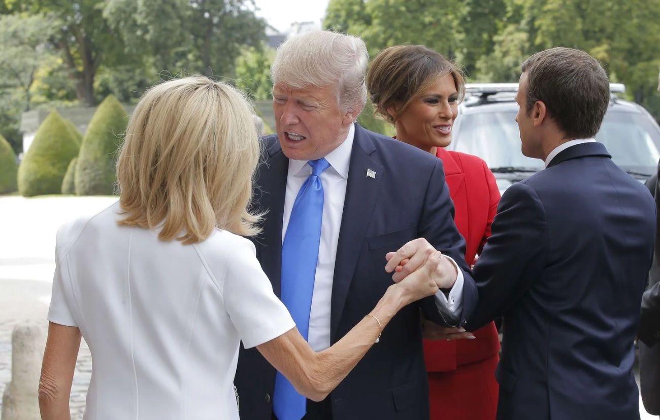 Elle est en forme&nbsp;!&nbsp;: la phrase de Donald Trump &agrave; Brigitte Macron qui a provoqu&eacute; un malaise d&egrave;s leur premi&egrave;re rencontre