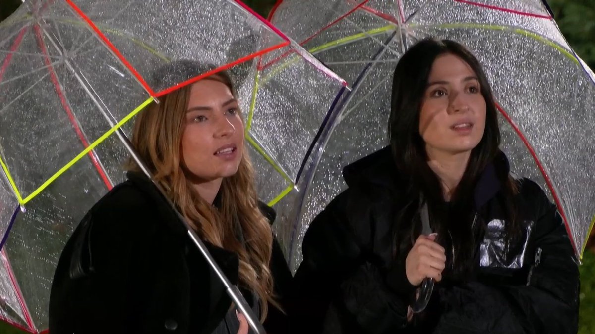 C&rsquo;est horrible&nbsp;: L&eacute;a et Ambre quittent le ch&acirc;teau de la Star Academy en larmes &agrave; deux jours de la finale