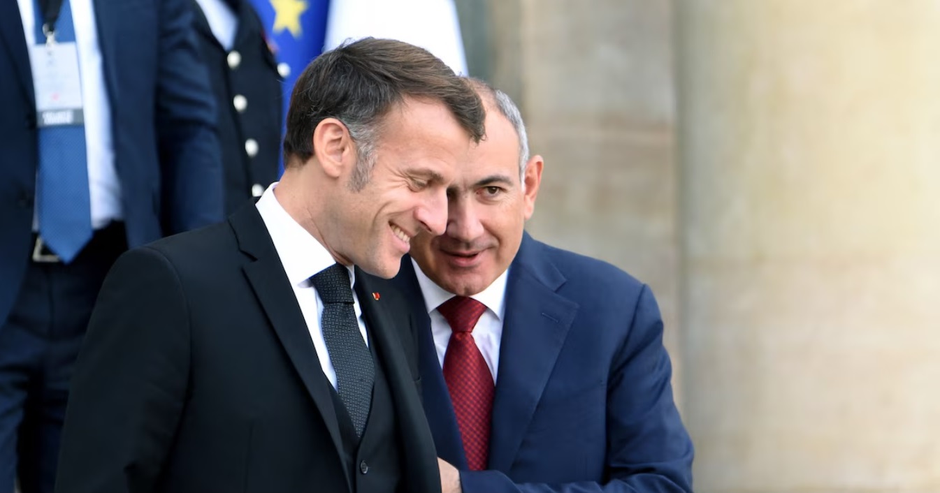 Pourquoi Emmanuel Macron a chant&eacute; La Boh&egrave;me en Arm&eacute;nie&nbsp;: le d&eacute;tail qui donne tout son sens &agrave; la vid&eacute;o d&eacute;j&agrave; virale
