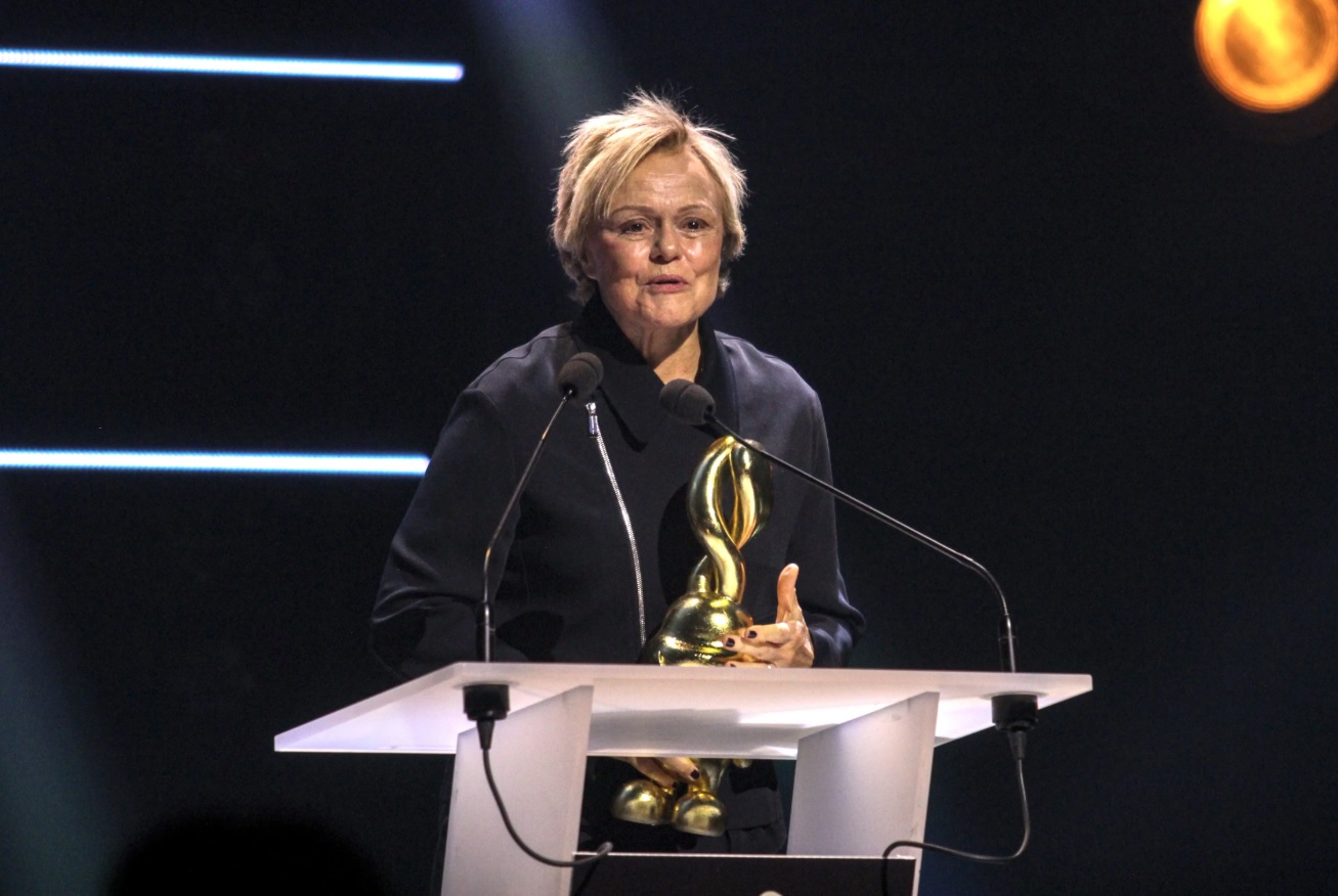 Muriel Robin boulevers&eacute;e aux Moli&egrave;res&nbsp;: ce moment bouleversant qui a marqu&eacute; toute la c&eacute;r&eacute;monie
