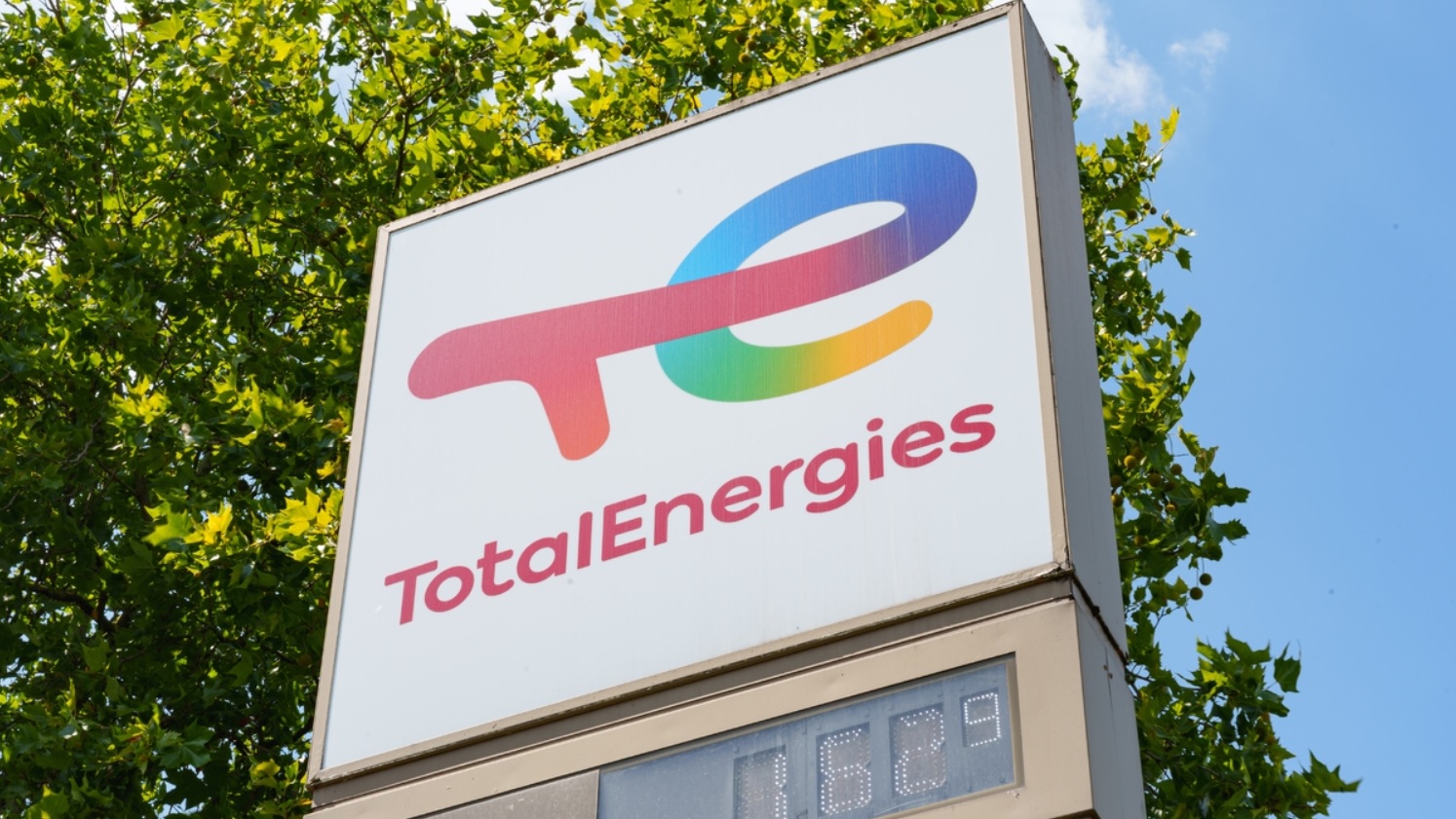 TotalEnergies dans le viseur&nbsp;: gauche, RN, gouvernement, le d&eacute;bat qui peut tout changer &agrave; la pompe