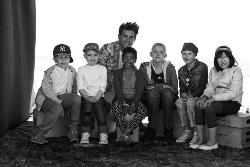 mika-rejoint-l-association-imagine-for-margo-pour-lutter-contre-le-cancer-des-enfants