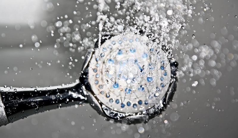 5 mistakes we all make when taking a shower - and ...